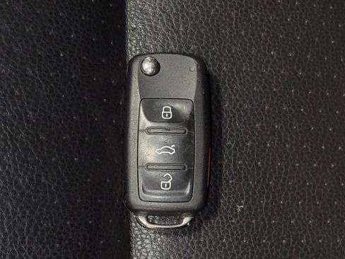 Used 2017 Volkswagen Tiguan S AWD/4WD image 32