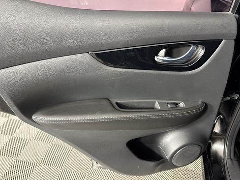 Used 2021 Nissan Rogue Sport SV FWD image 24