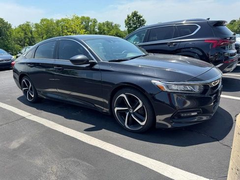 Used 2018 Honda Accord Sport image 4
