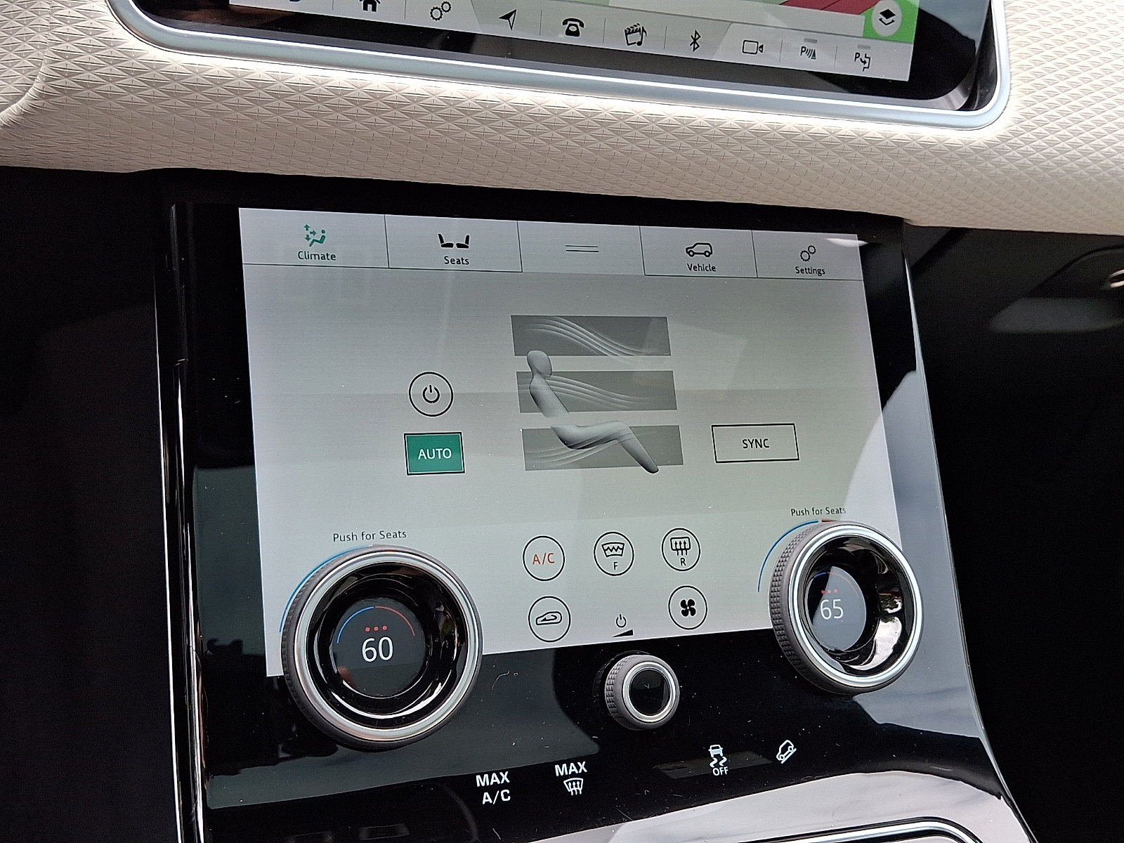 Used 2019 Land Rover Range Rover Velar R-Dynamic SE AWD/4WD image 14