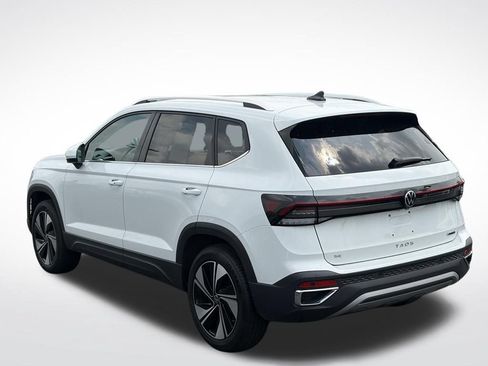 Used 2025 Volkswagen Taos SE AWD/4WD image 6