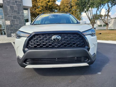Used 2022 Toyota Corolla Cross LE image 3
