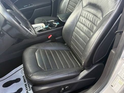 Used 2014 Ford Fusion SE w/ Equipment Group 202A FWD image 11