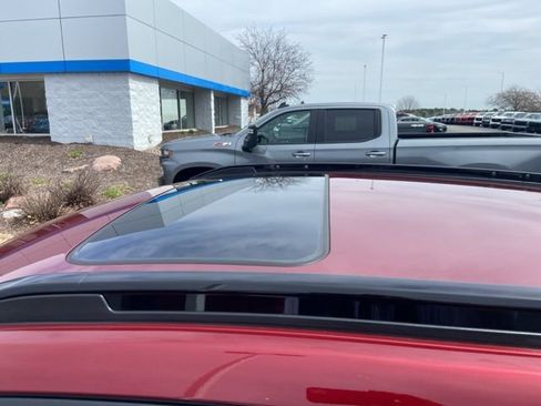 Used 2025 Chevrolet Trax RS w/ Sunroof Package image 6