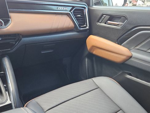 Used 2024 GMC Canyon AT4 w/ AT4 Premium Package image 10