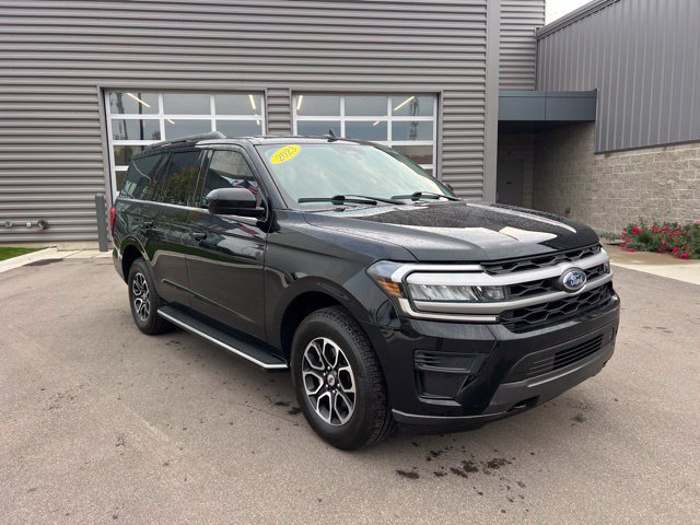 Used 2023 Ford Expedition XLT AWD/4WD image 3