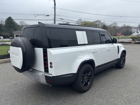 Used 2025 Land Rover Defender 130 S image 4