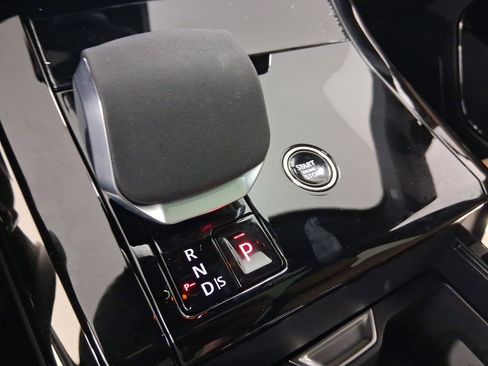 New 2026 Land Rover Range Rover Sport Dynamic SE AWD/4WD image 17