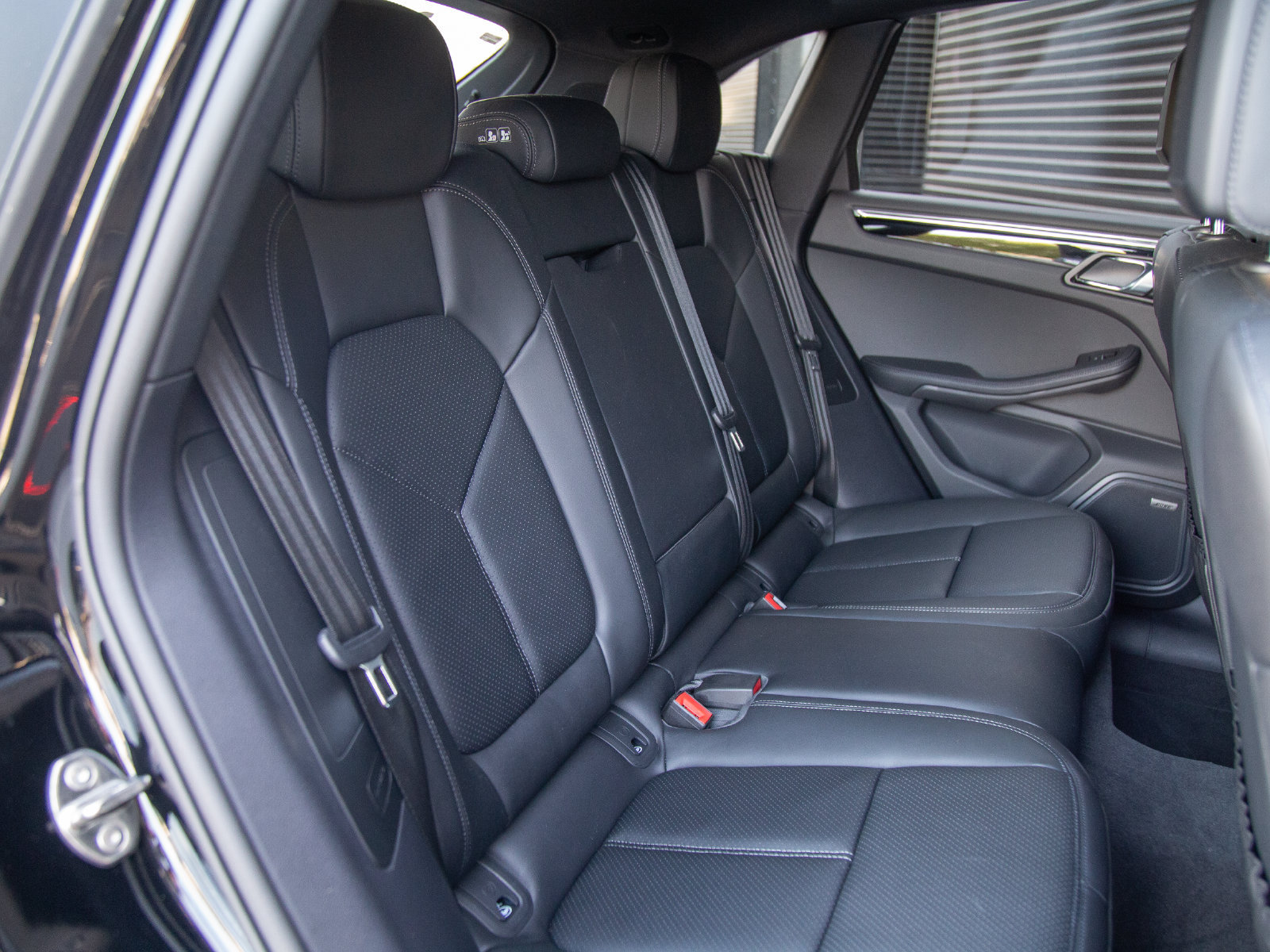 Certified 2026 Porsche Macan AWD/4WD image 24