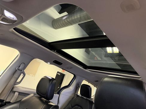 Used 2020 Chrysler Pacifica Limited image 23