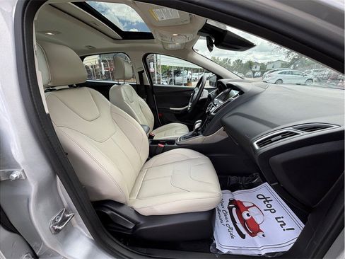 Used 2018 Ford Focus Titanium w/ Titanium Technology Package FWD image 44