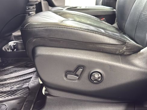 Used 2020 Chrysler Pacifica Touring-L image 14