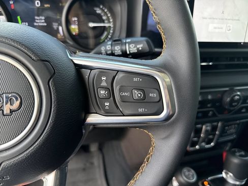 Used 2024 Jeep Wrangler Unlimited Sahara AWD/4WD image 14