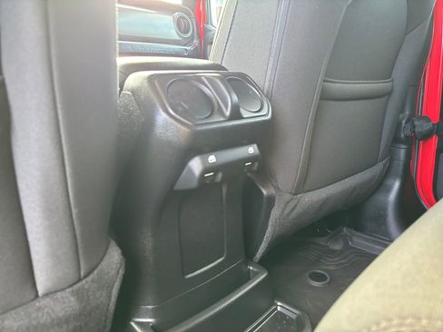 Used 2023 Jeep Wrangler Unlimited AWD/4WD image 35