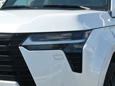 Used 2024 Lexus GX 550 w/ Cold Area Package AWD/4WD image 6
