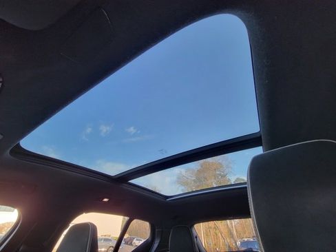 Used 2023 Volvo XC40 Recharge Ultimate image 37