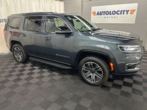Used 2025 Jeep Wagoneer 4WD w/ Premium Group I image 2
