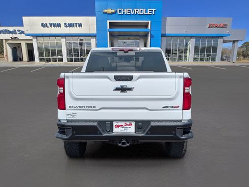 Used 2023 Chevrolet Silverado 1500 ZR2 w/ Technology Package AWD/4WD image 9