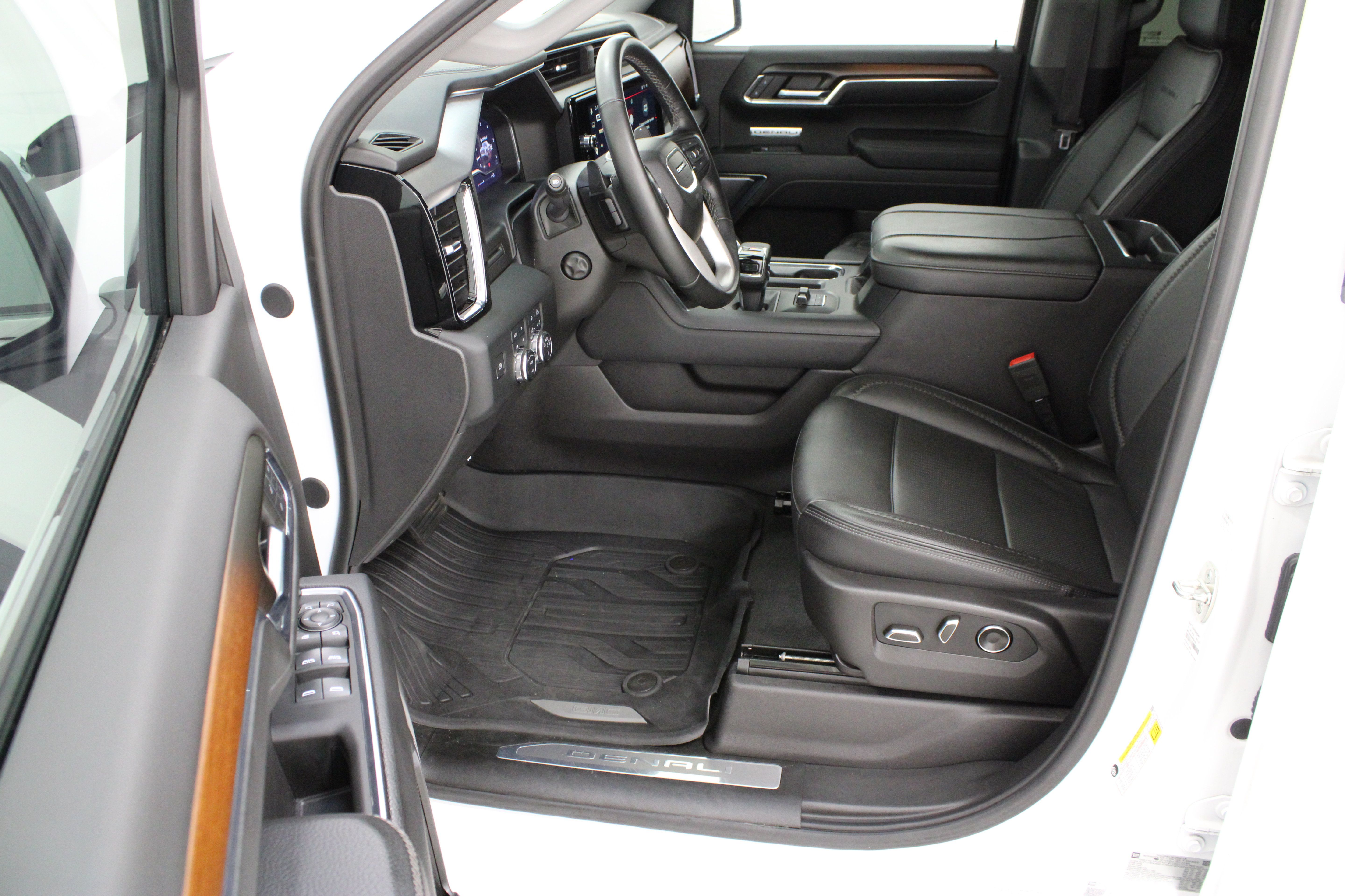 Used 2024 GMC Sierra 1500 Denali AWD/4WD image 17