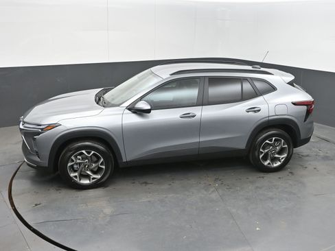 New 2026 Chevrolet Trax LT w/ Driver Confidence Package FWD image 36