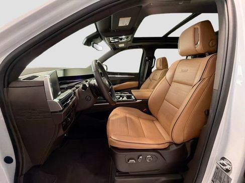 Certified 2026 Cadillac Escalade ESV Luxury AWD/4WD image 20
