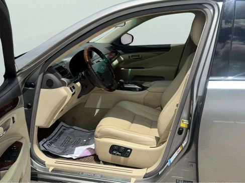 Used 2016 Lexus LS 460 w/ Comfort Package RWD image 18