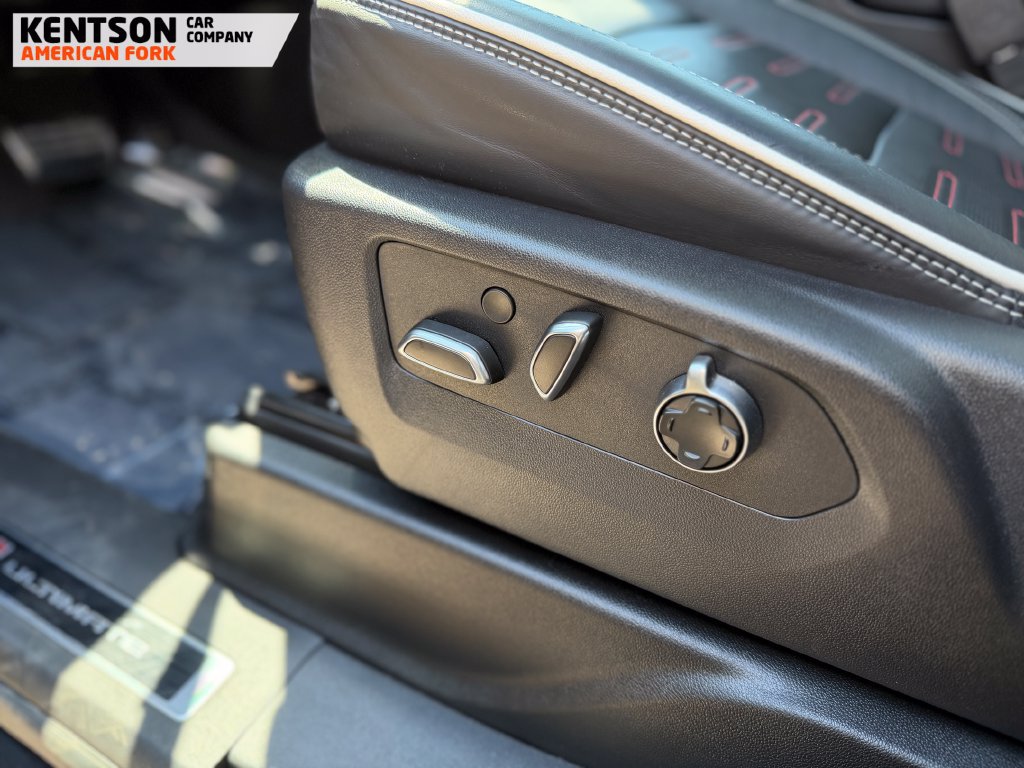 Used 2025 GMC Yukon AT4 Ultimate w/ LPO, Floor Liner Package AWD/4WD image 30