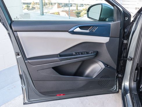 Used 2022 Volkswagen Taos SE w/ Panoramic Sunroof Package image 23