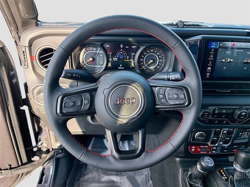 Used 2024 Jeep Gladiator Rubicon w/ Convenience Group image 11