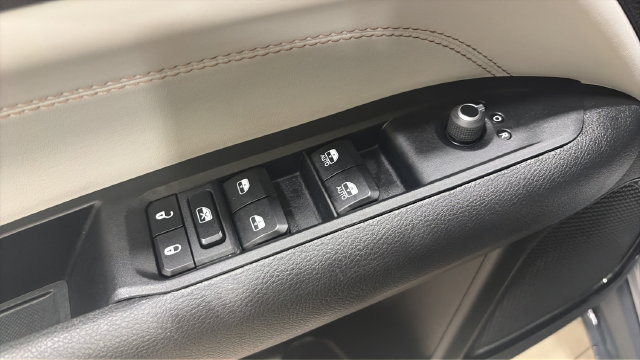 Used 2023 Jeep Compass Limited AWD/4WD image 33