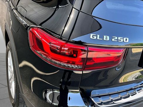 Used 2022 Mercedes-Benz GLB 250 image 28