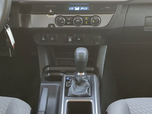 Used 2022 Toyota Tacoma SR5 w/ Technology Package image 17