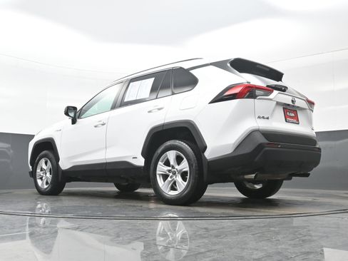 Used 2021 Toyota RAV4 LE image 28