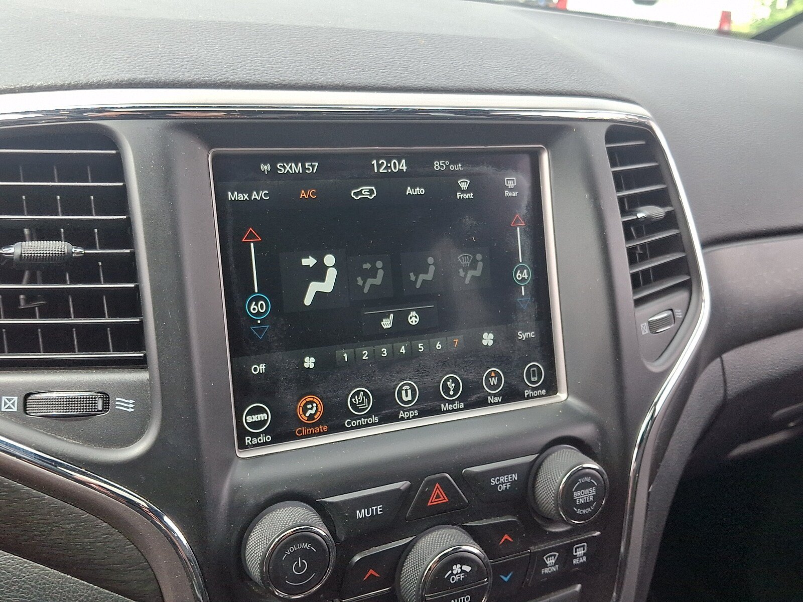 Used 2018 Jeep Grand Cherokee Altitude AWD/4WD image 17