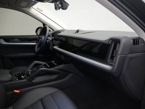 Certified 2024 Porsche Cayenne image 28