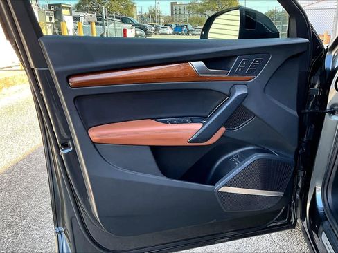 Used 2022 Audi Q5 e Premium Plus image 24