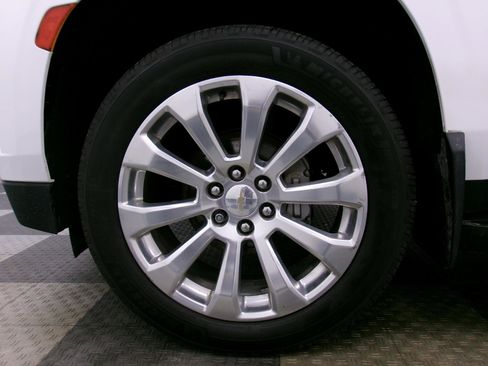 Used 2021 Chevrolet Suburban Premier image 18