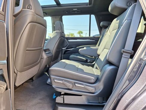 New 2026 Cadillac Escalade Luxury image 12