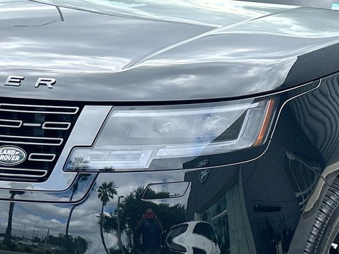 New 2025 Land Rover Range Rover SE image 6