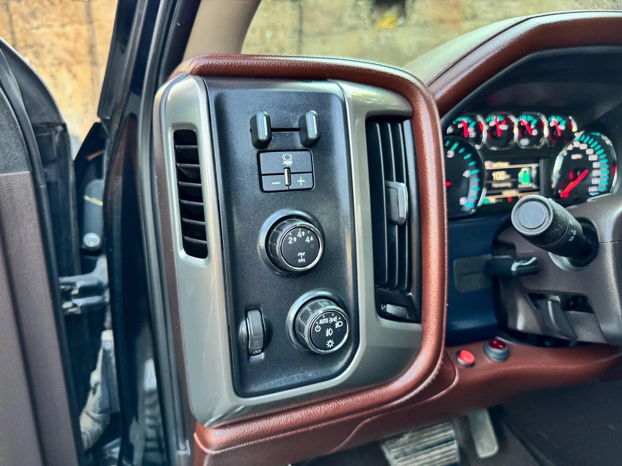 Used 2015 Chevrolet Silverado 2500 High Country w/ Duramax Plus Package AWD/4WD image 16