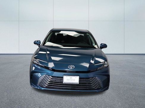 Used 2025 Toyota Camry XLE FWD image 11
