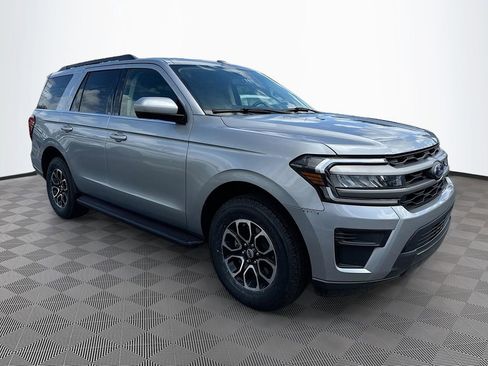 Used 2024 Ford Expedition XLT image 4