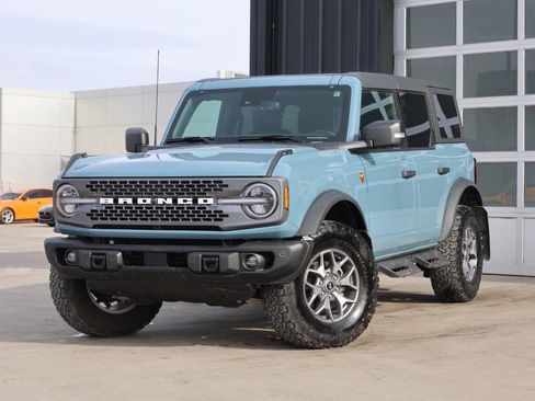 Used 2023 Ford Bronco Badlands image 3