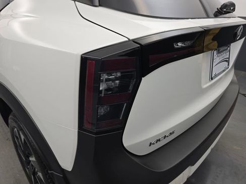 Used 2025 Nissan Kicks SR image 18