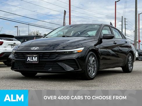 Used 2024 Hyundai Elantra SEL FWD image 2