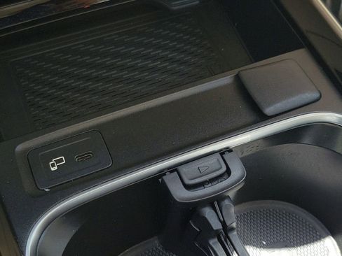 Used 2023 Mercedes-Benz GLB 250 image 37