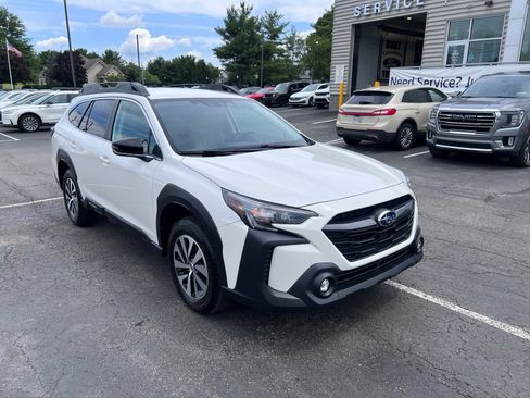 Used 2023 Subaru Outback Premium AWD/4WD image 7
