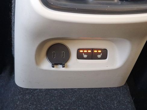 Certified 2023 Volvo XC40 B5 Plus w/ Protection Package Premier image 11