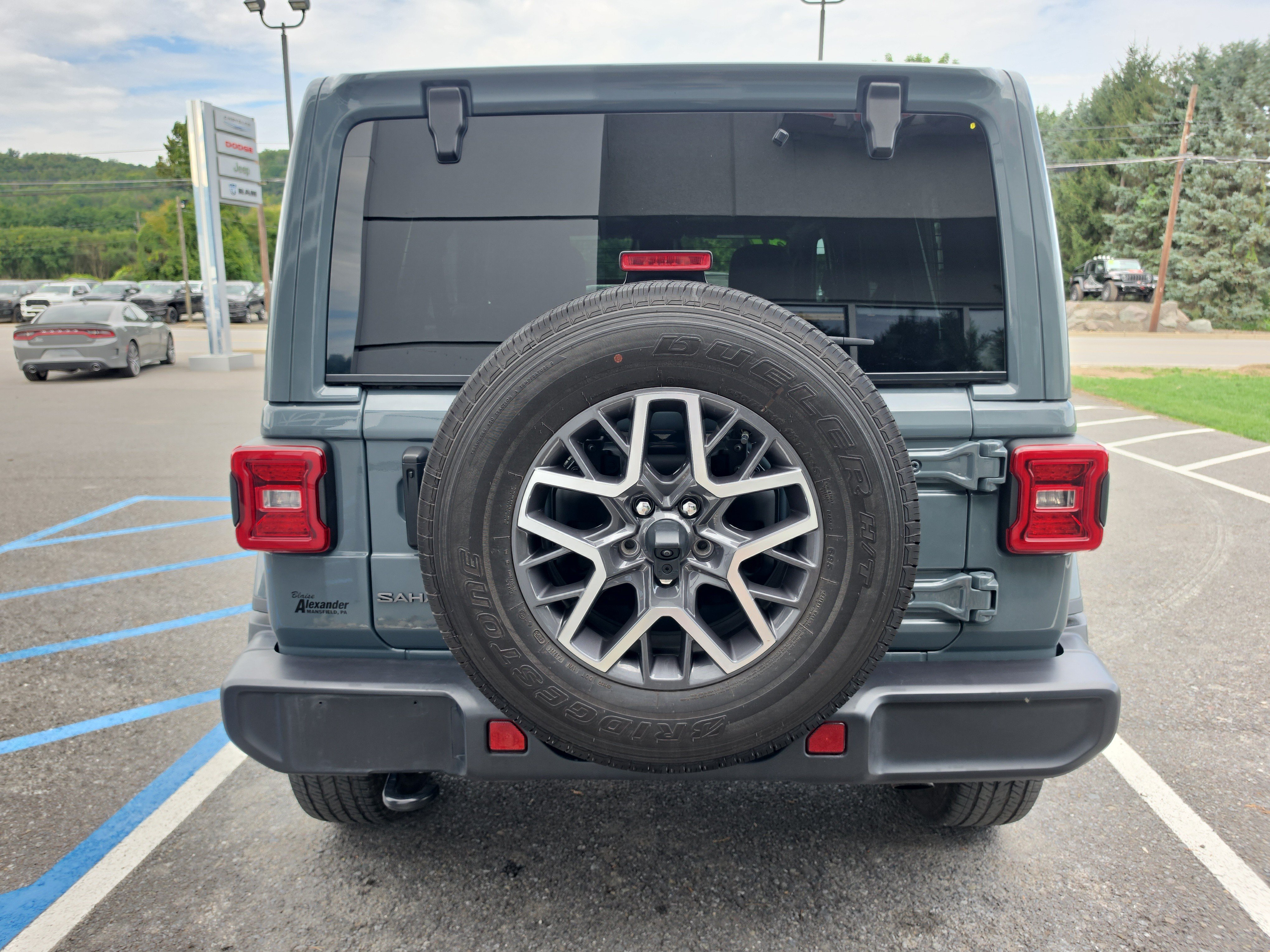 Used 2026 Jeep Wrangler Unlimited Sahara AWD/4WD image 4