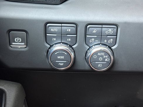 Used 2024 GMC Sierra 1500 AT4 w/ AT4 Premium Package AWD/4WD image 39